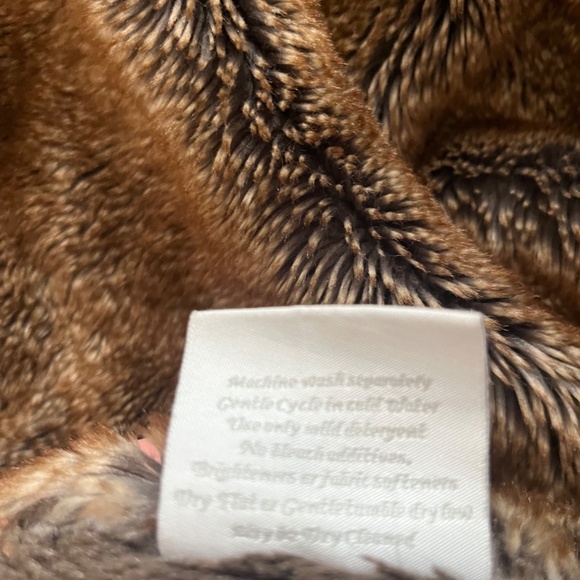 Frontgate Luxury Faux Fur Throw Blanket Brown, KING, 50 X 70” - Picture 2 of 2